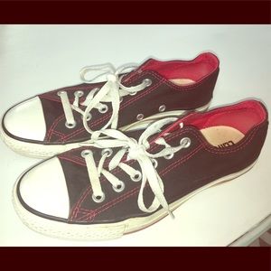 Black converse. Women’s size 7.5 men’s size 5.5.